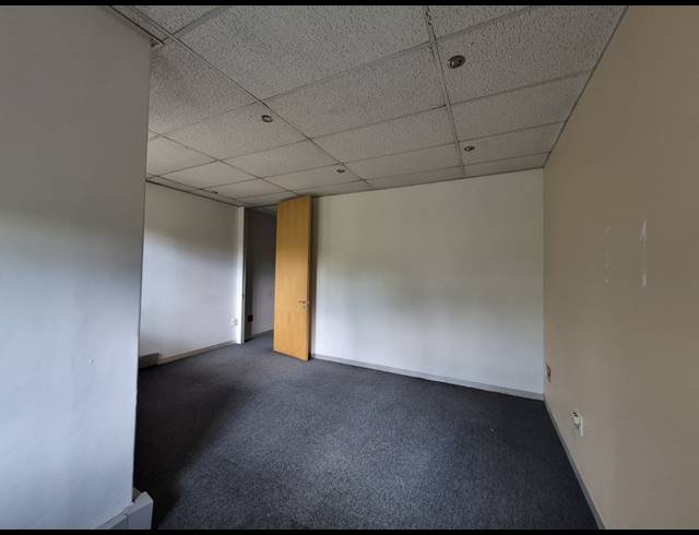 138M² OFFICE TO LET IN HYDE PARK